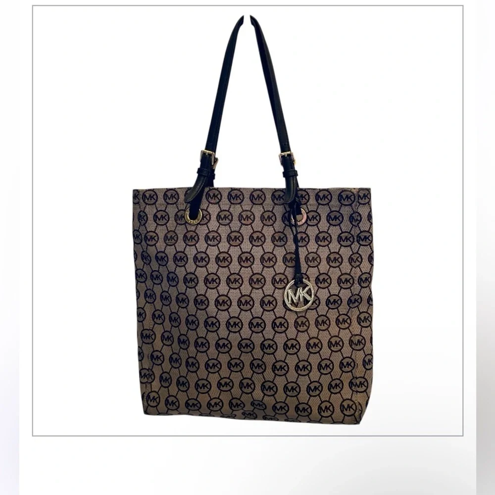 Michael Kors Jet Set North South Monogram Tote - Beige & Black